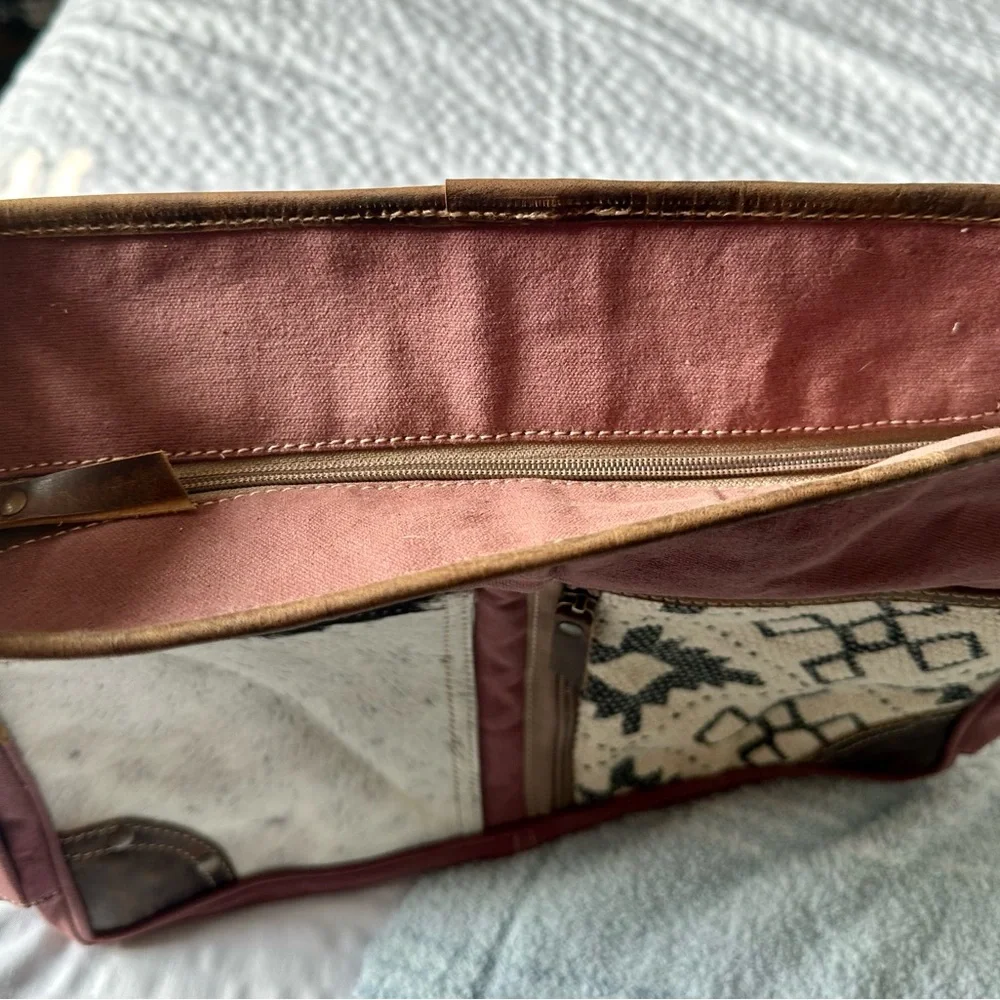 NWT Genuine  Leather  Laptop Messenger bag